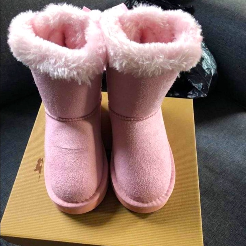 UGGS BOOTS